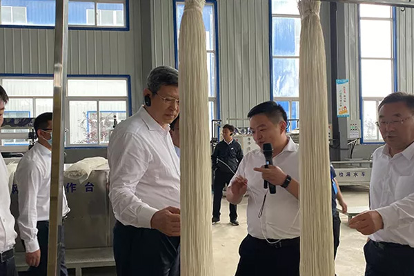 內(nèi)蒙古自治區(qū)黨委常委、通遼市委書(shū)記孟憲東攜考察團(tuán)到一諾環(huán)境考察指導(dǎo)